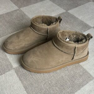 UGG Ultra Mini Classic Boot Antelope Size 8